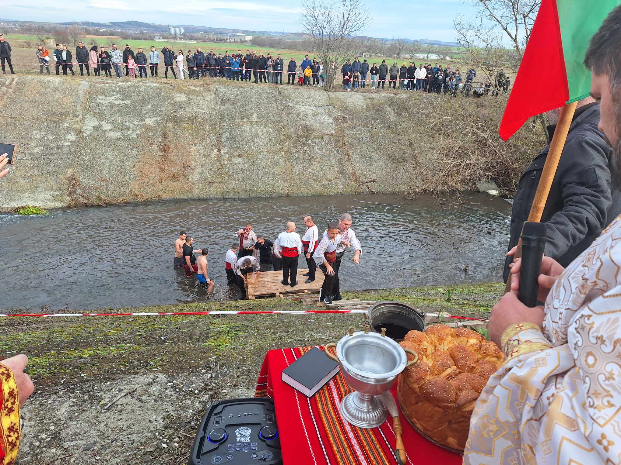 15 смели мъже се бориха за кръста в Камено 