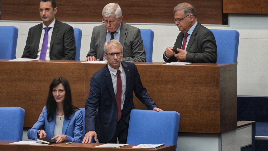 Втори ден на преговори между ГЕРБ-СДС и ПП-ДБ
