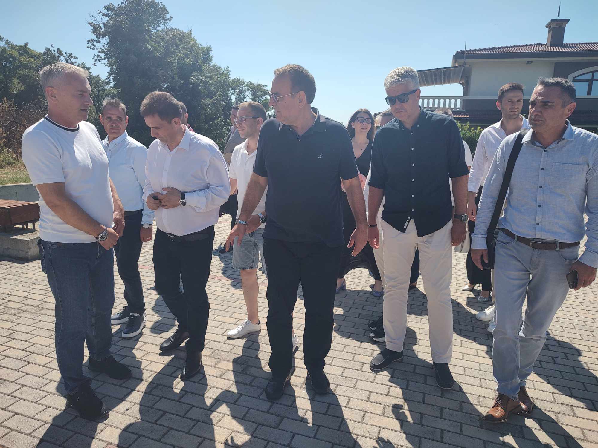 Чакъров: Важно е всички партии в страната да функционират с демократични принципи