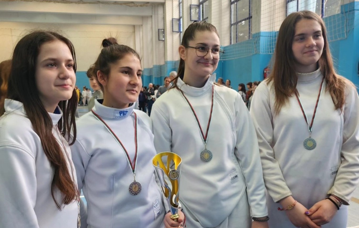 Фехтовален клуб Корсар Бургас обра медалите на Държавно първенство