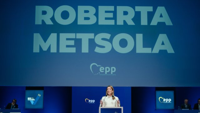 Коя е Роберта Мецола, която спечели втори мандат председател на Европарламента